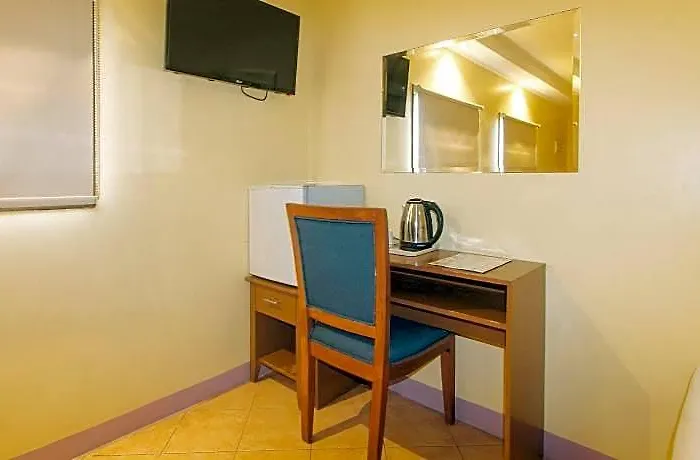 Oyo 902 Comfy 2* Manila