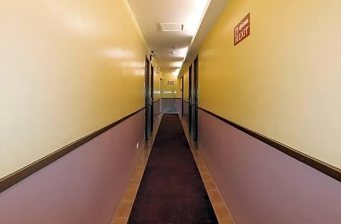 Oyo 902 Comfy Hotel 2*