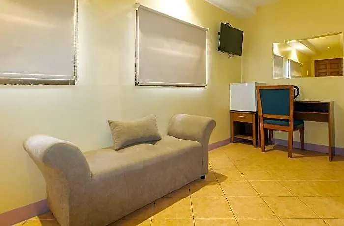 Oyo 902 Comfy 2* Manila